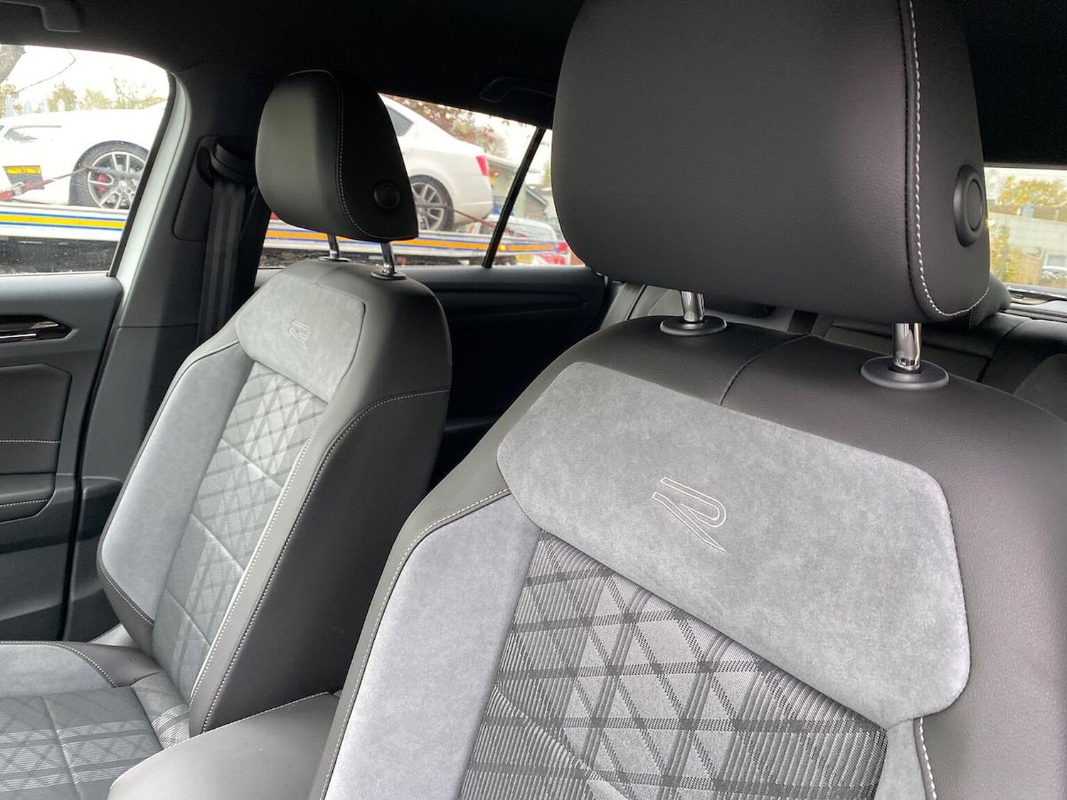 Used Volkswagen T-Roc 2025 for sale - 76450572: Photo 30