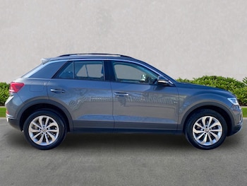 Used Volkswagen T-Roc 2023 for sale - 78496159: Photo