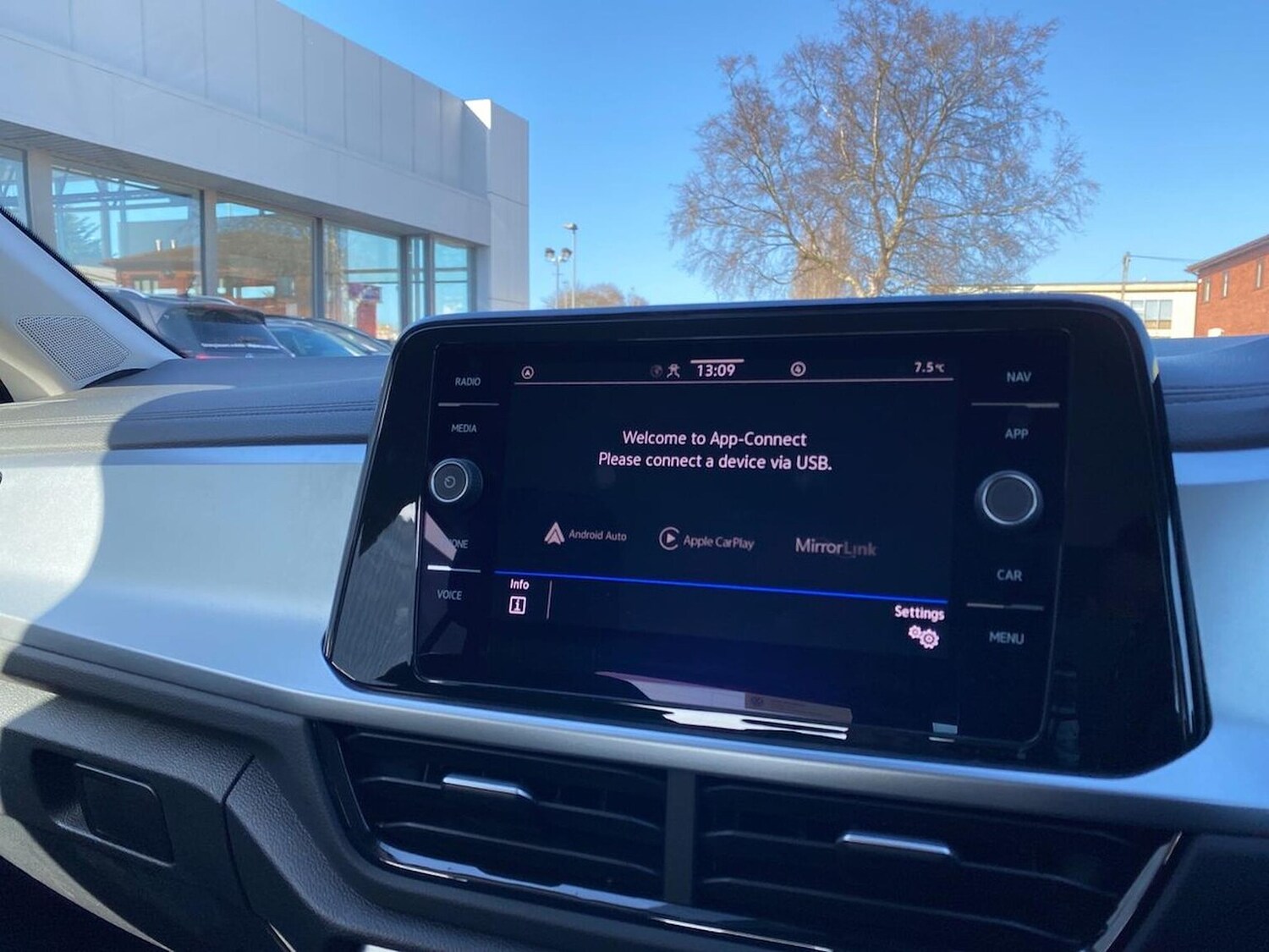 Used Volkswagen T-Roc 2023 for sale - 78195668: Photo 11