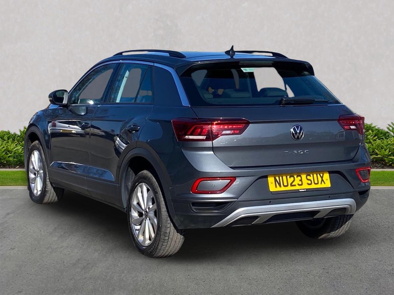 Used Volkswagen T-Roc 2023 for sale - 78195668: Photo 2