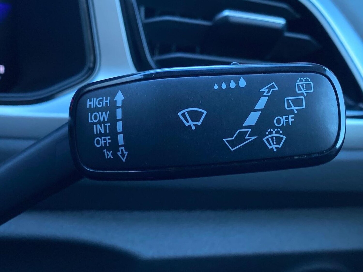 Used Volkswagen T-Roc 2023 for sale - 78195668: Photo 28