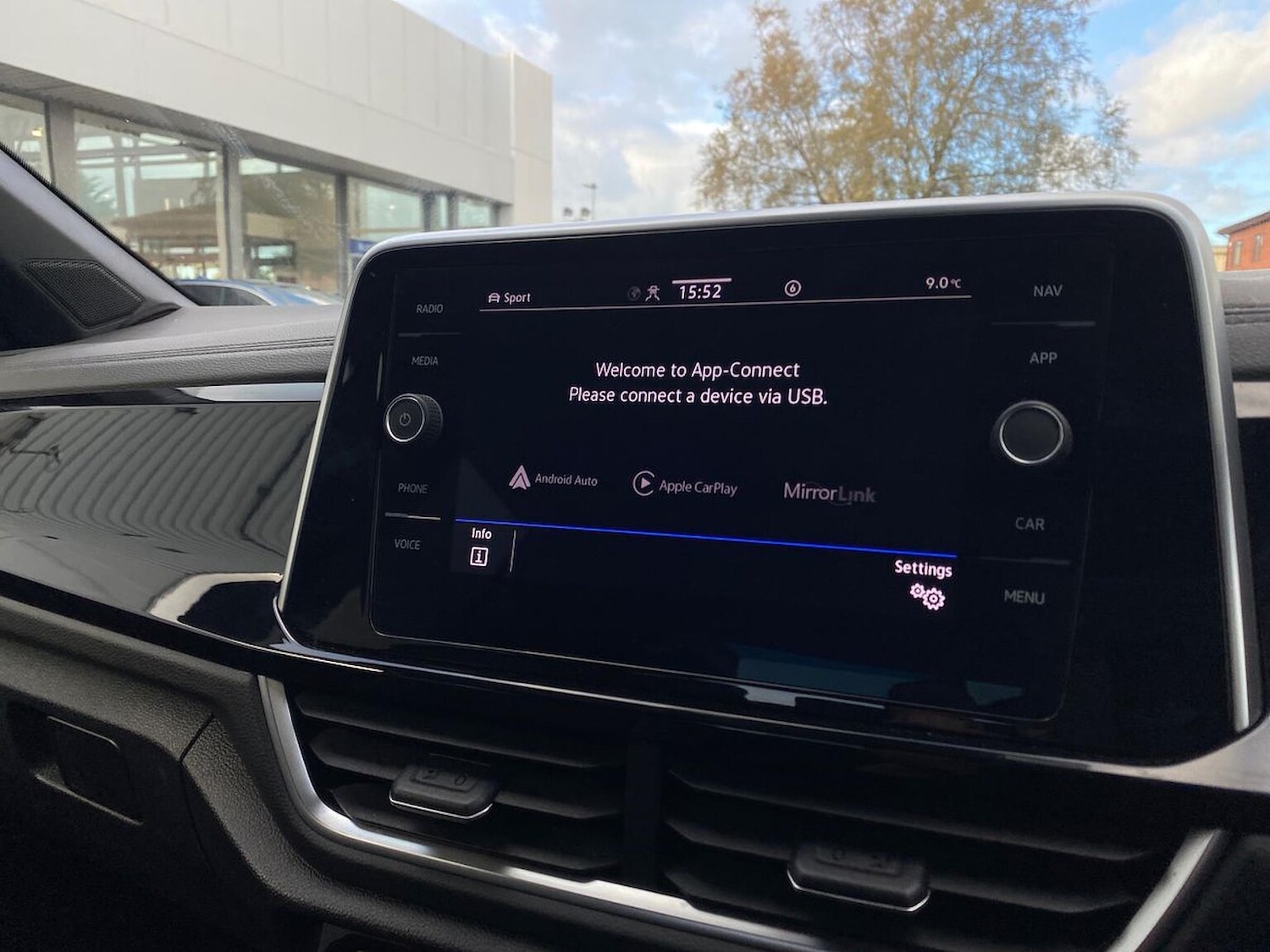 Used Volkswagen T-Roc 2022 for sale - 76396860: Photo 11