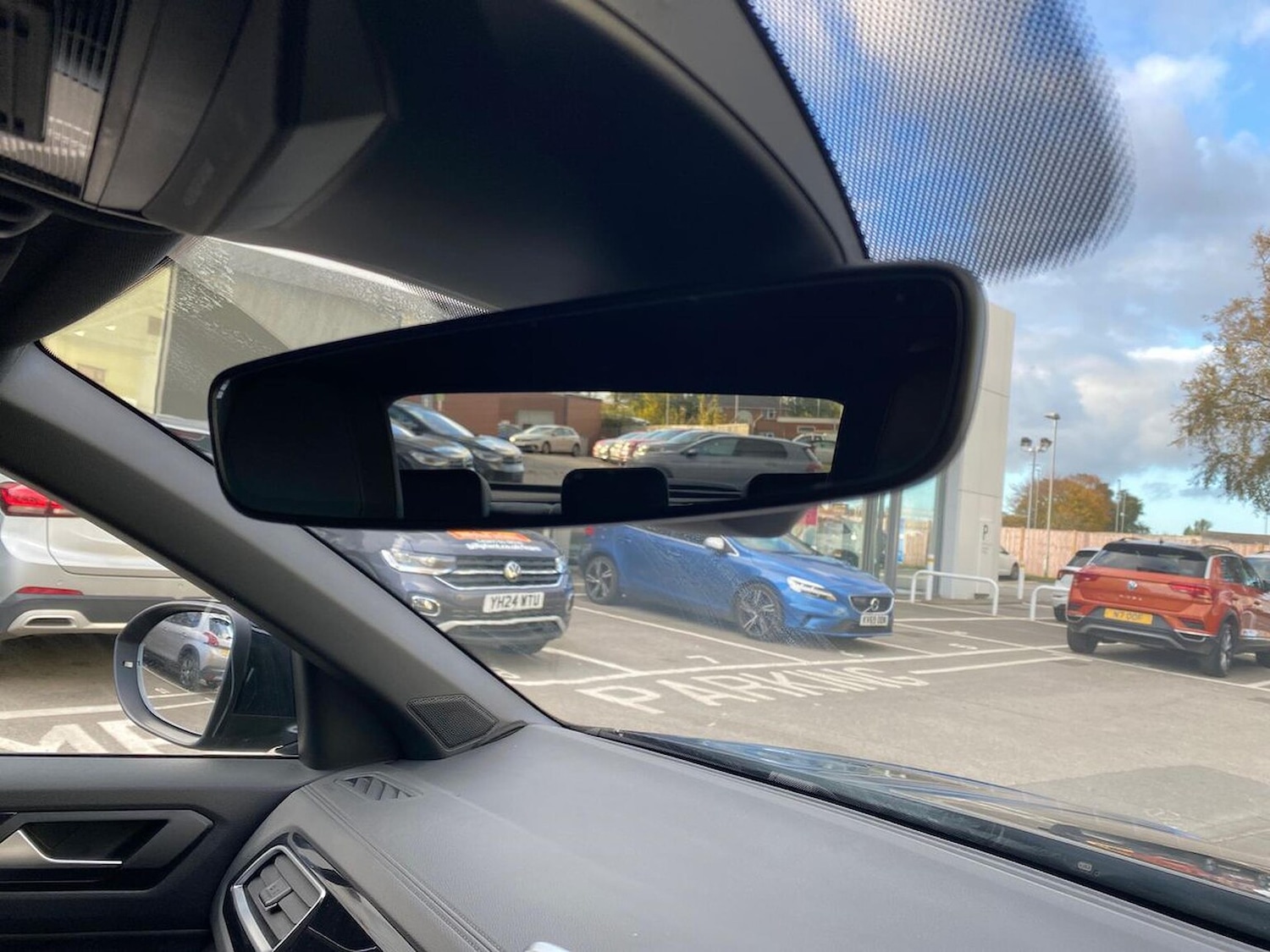 Used Volkswagen T-Roc 2022 for sale - 76396860: Photo 14