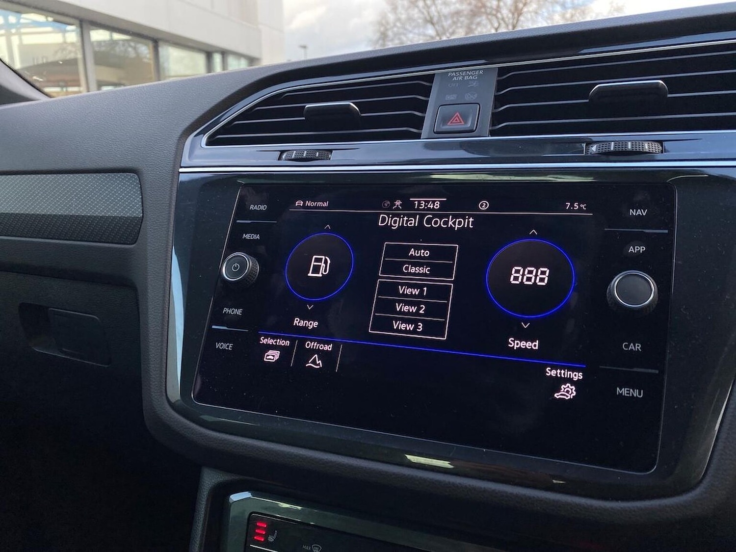 Used Volkswagen Tiguan 2020 for sale - 76736704: Photo 2