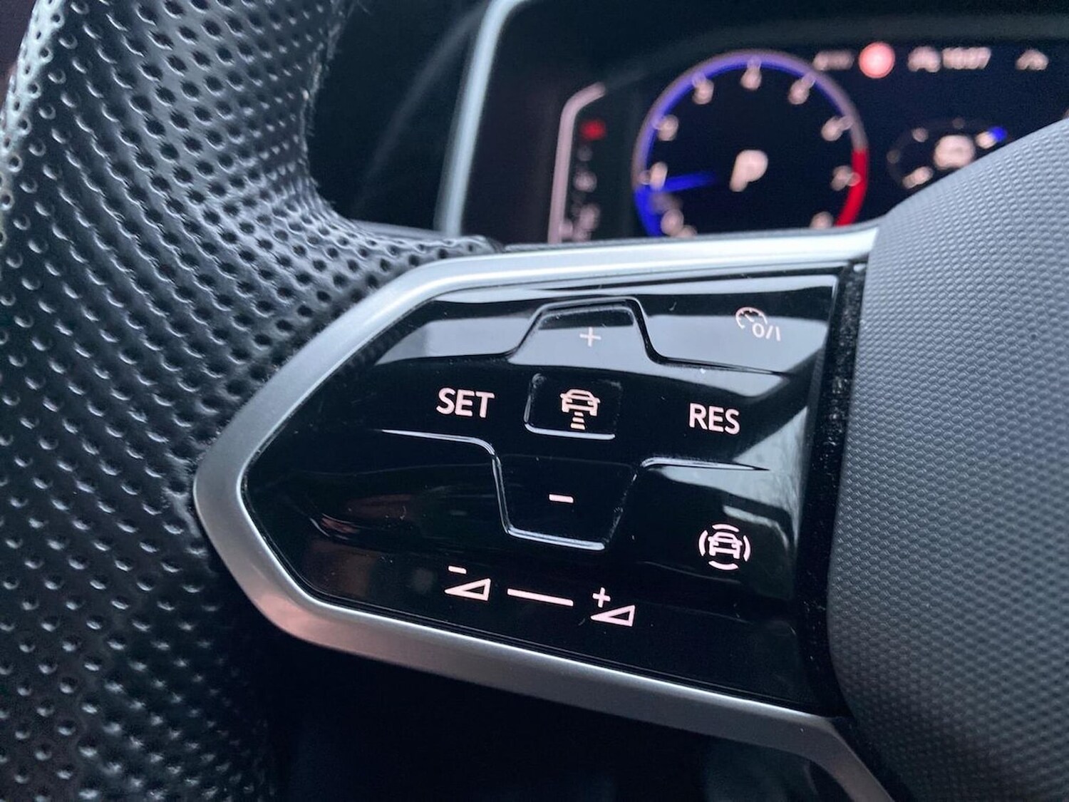 Used Volkswagen T-Roc 2022 for sale - 76799403: Photo 28