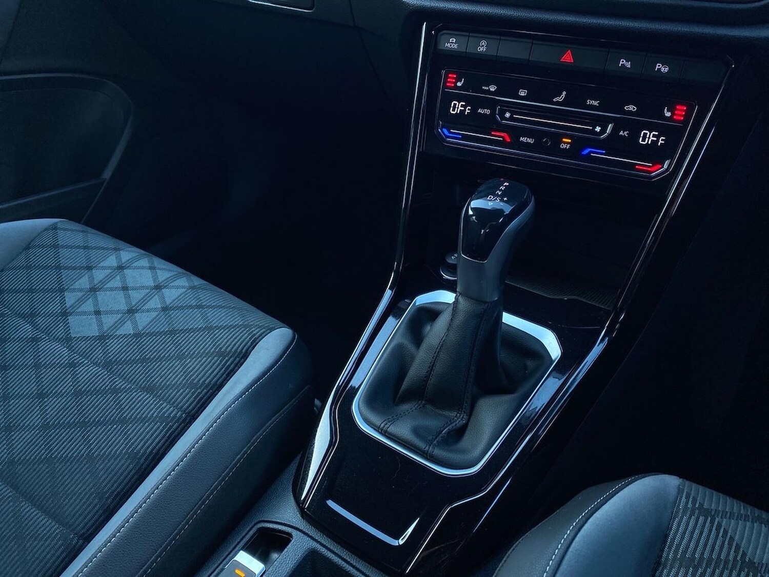 Used Volkswagen T-Roc 2023 for sale - 78194041: Photo 13