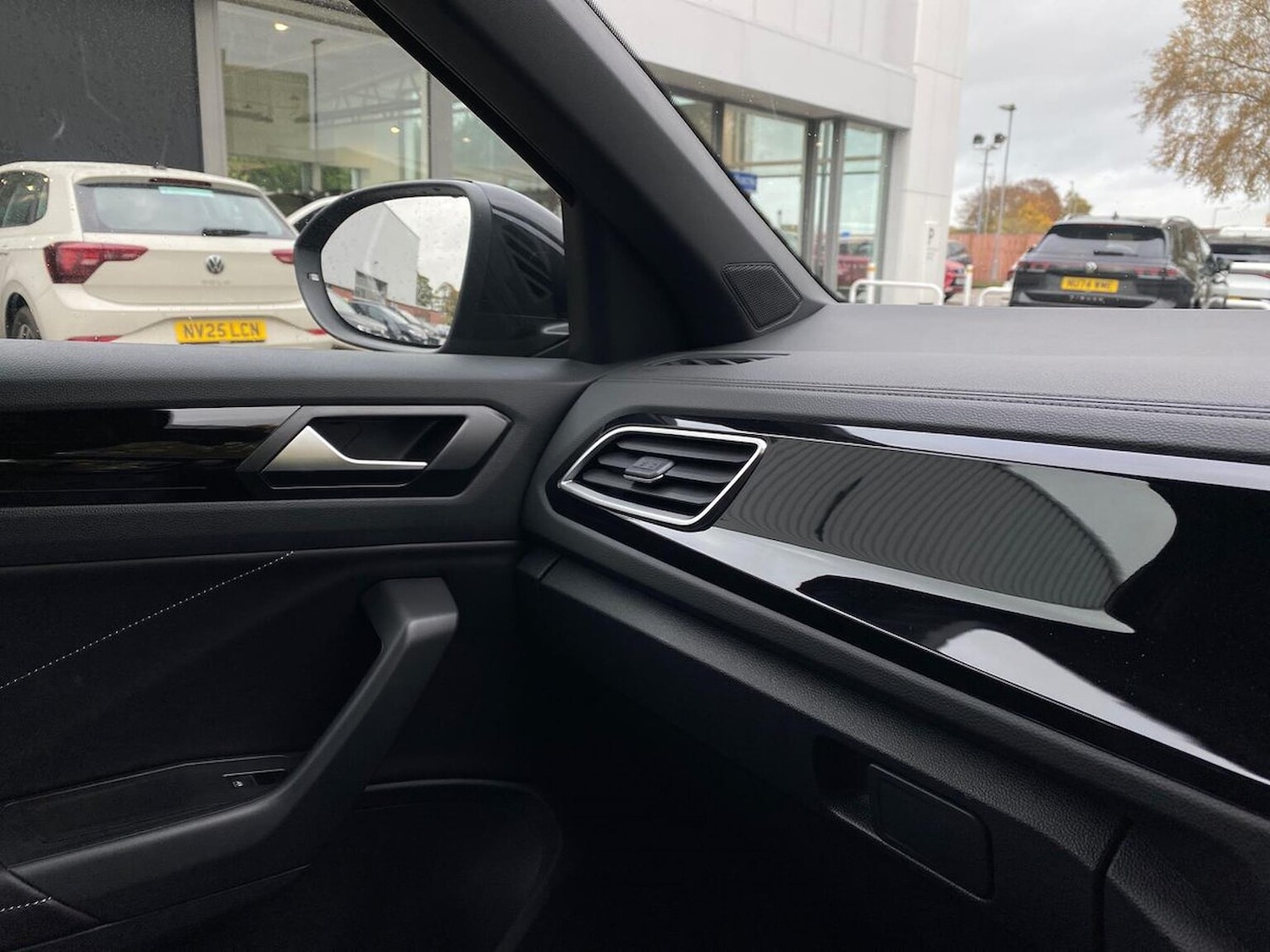 Used Volkswagen T-Roc 2025 for sale - 76461864: Photo 25