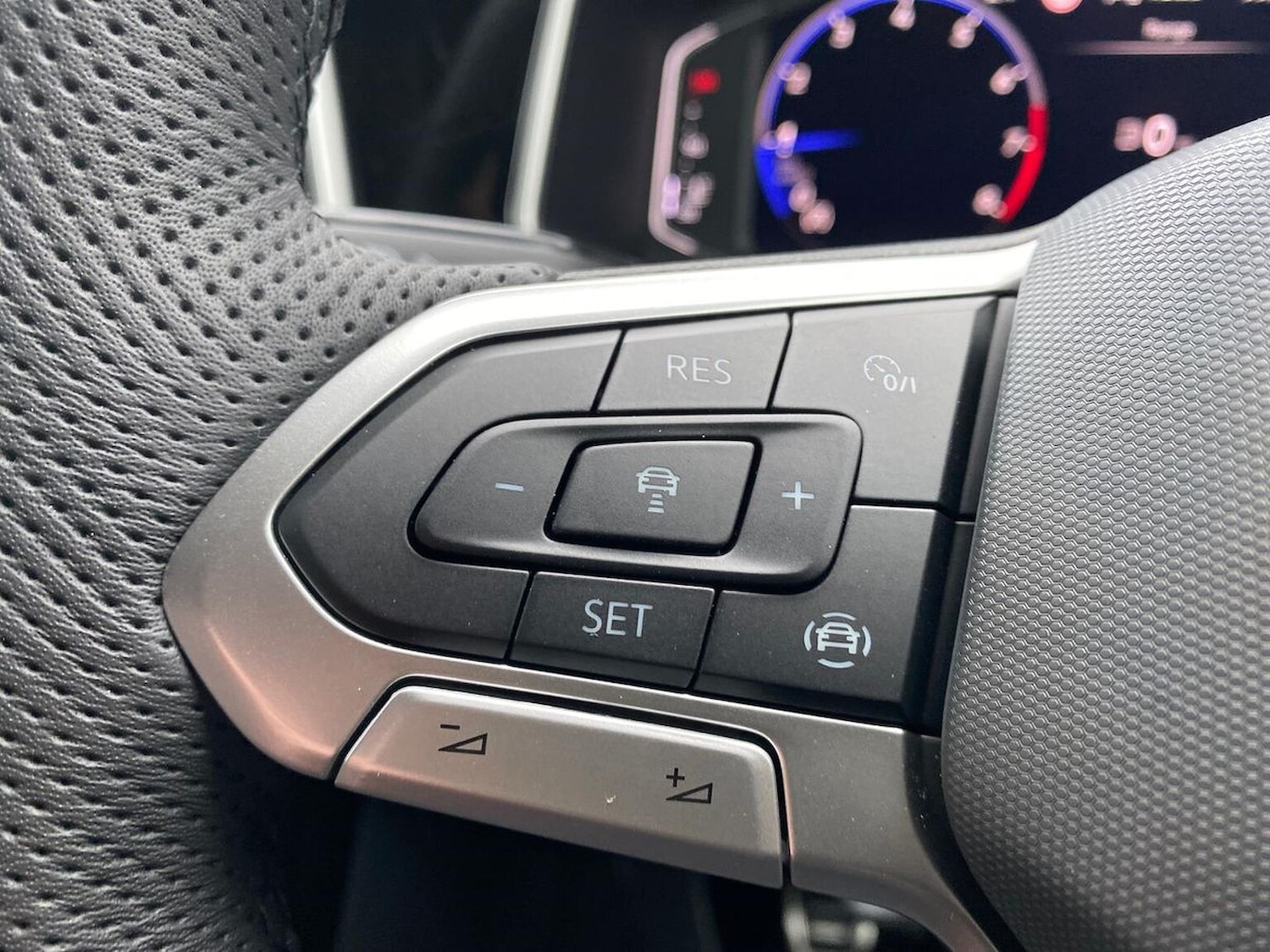 Used Volkswagen T-Roc 2025 for sale - 76461864: Photo 27