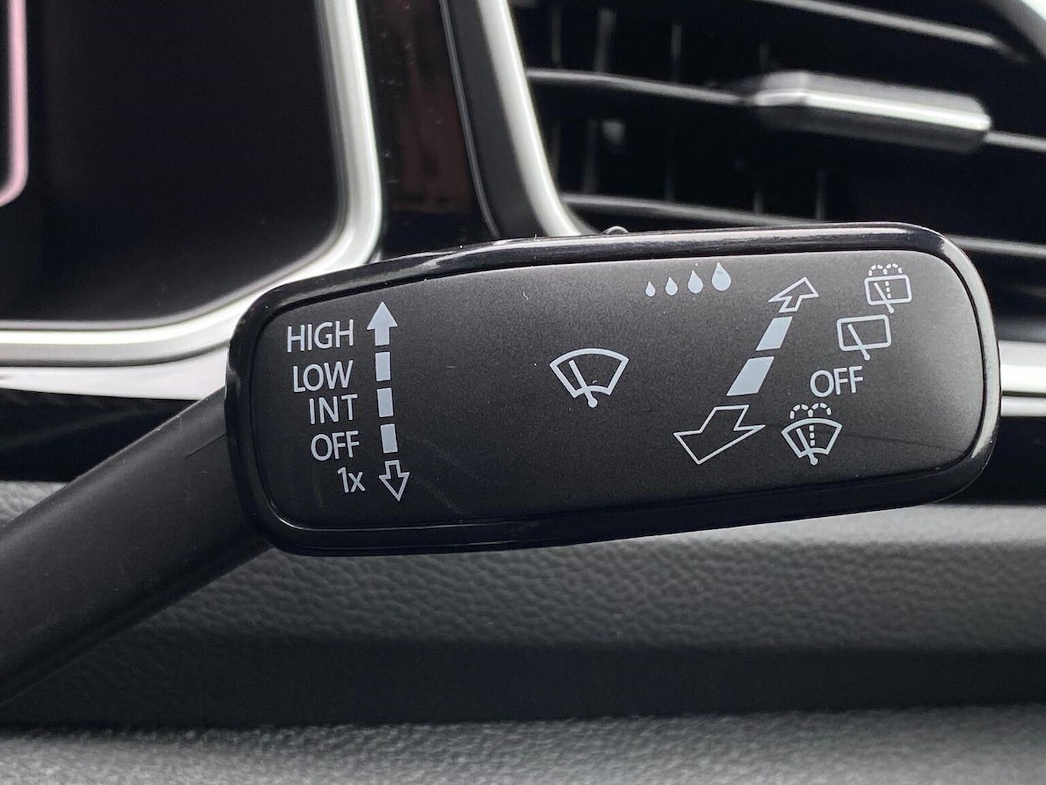 Used Volkswagen T-Roc 2025 for sale - 76461864: Photo 28