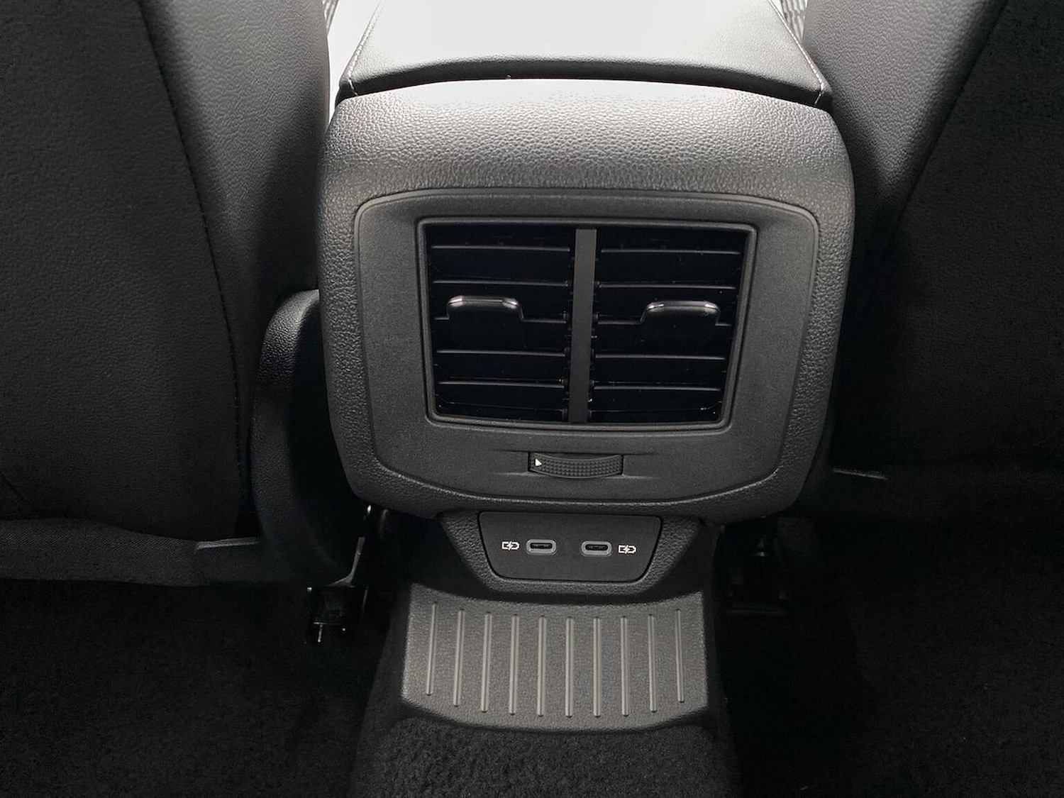 Used Volkswagen T-Roc 2025 for sale - 76461864: Photo 30