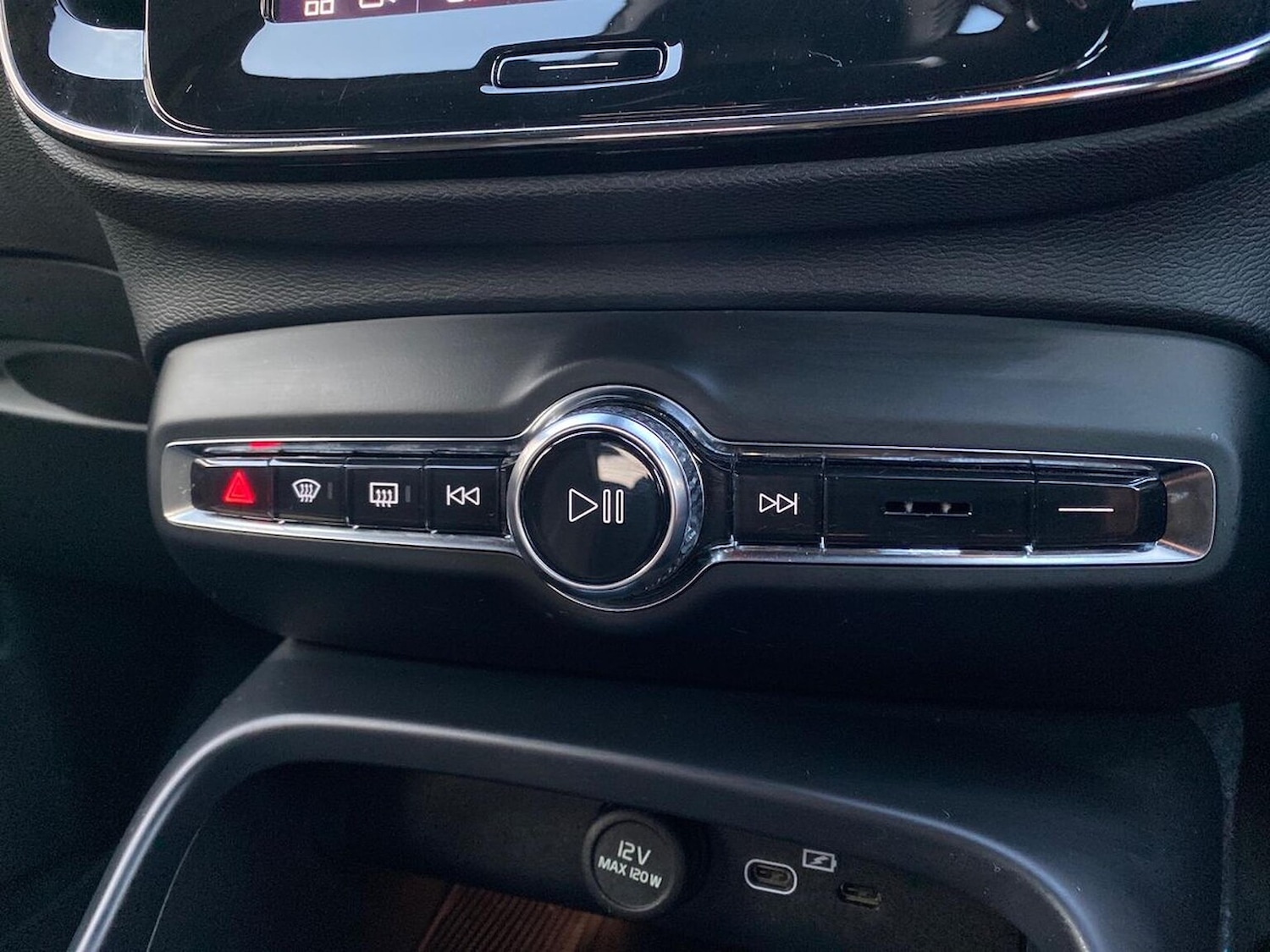 Used Volvo XC40 2023 for sale - 76897118: Photo 13