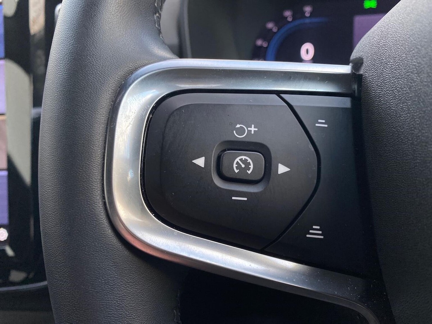 Used Volvo XC40 2023 for sale - 76897118: Photo 28