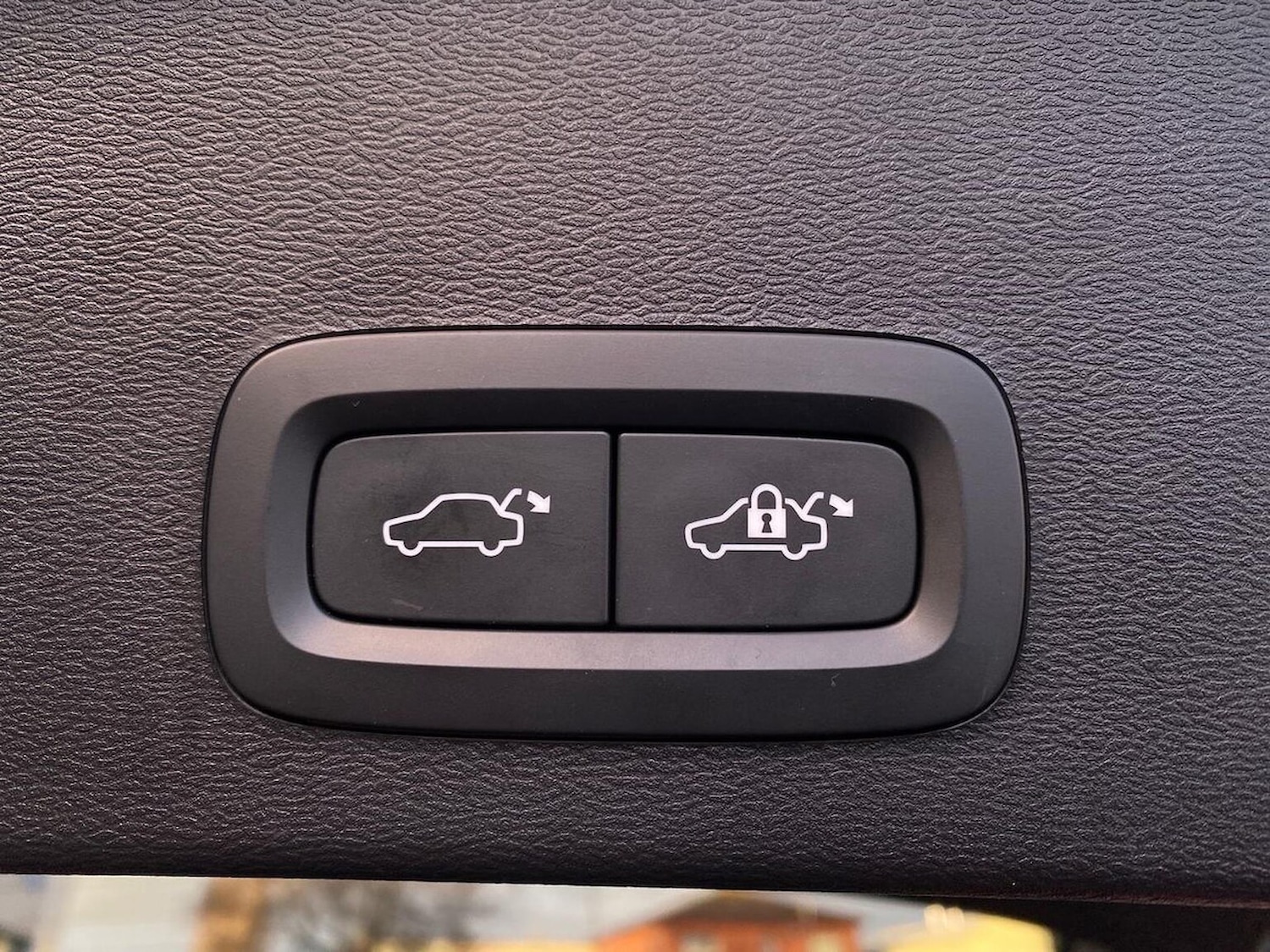 Used Volvo XC40 2023 for sale - 76897118: Photo 32