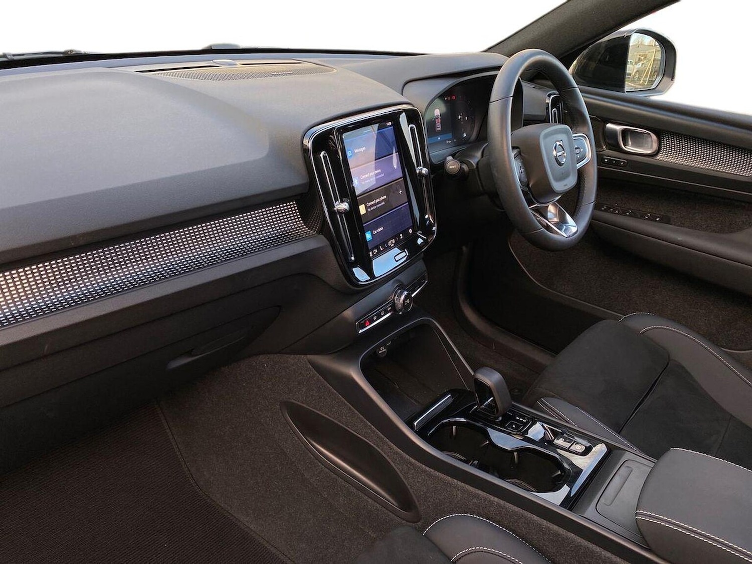 Used Volvo XC40 2023 for sale - 76897118: Photo 8