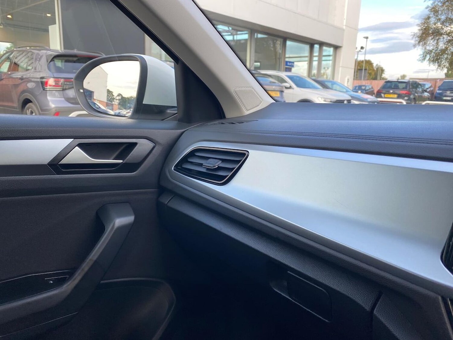 Used Volkswagen T-Roc 2025 for sale - 76142990: Photo 29