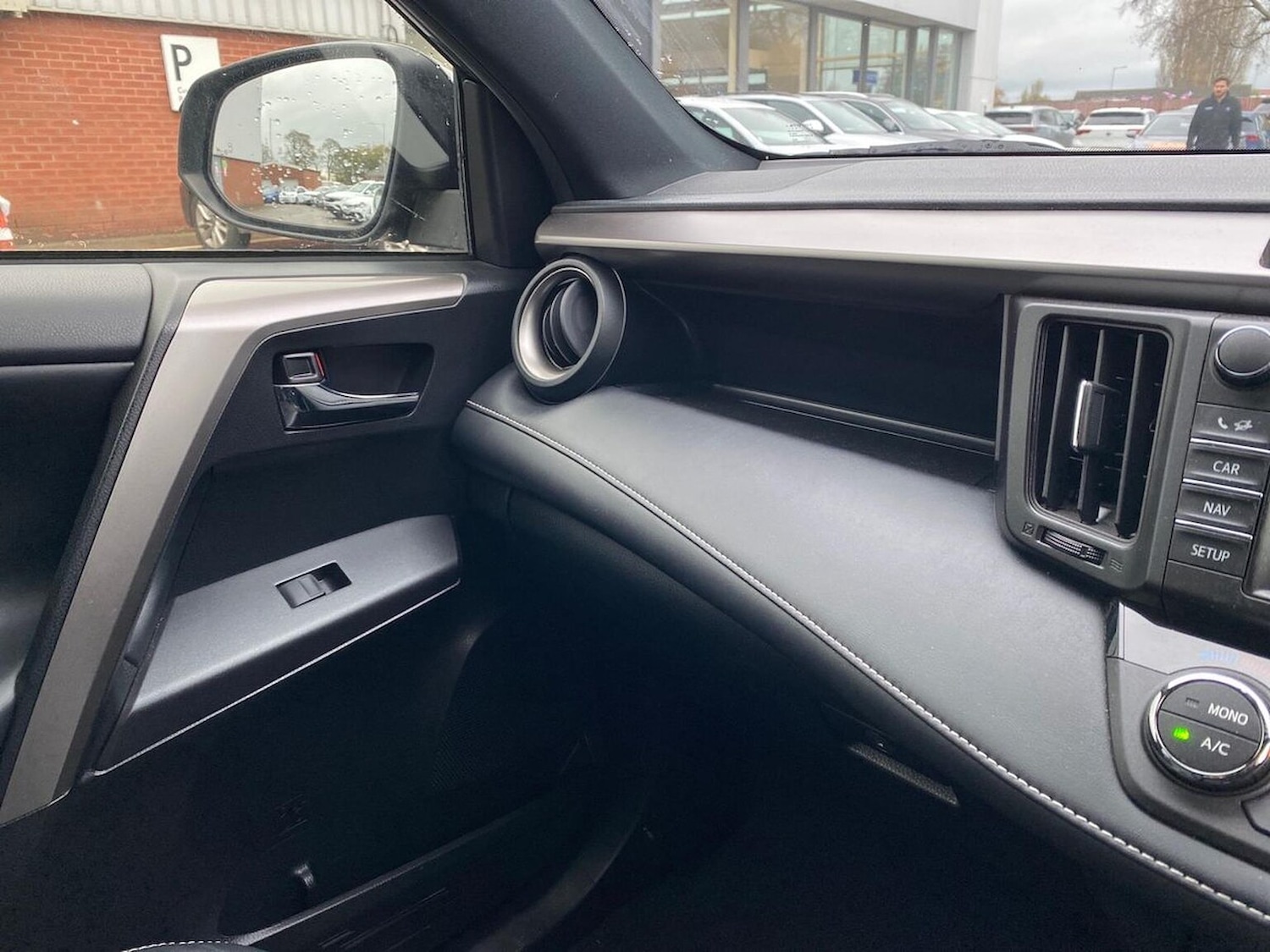 Used Toyota RAV4 2018 for sale - 76741240: Photo 26