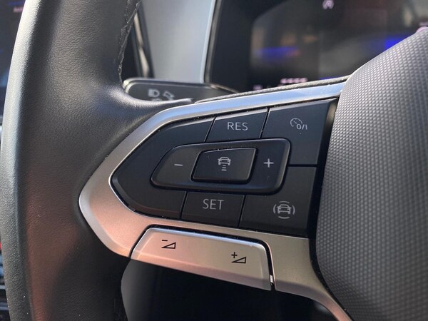 Used Volkswagen T-Roc 2023 for sale - 76070136: Photo 24