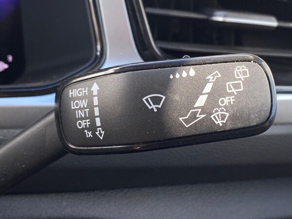 Used Volkswagen T-Roc 2023 for sale - 76070136: Photo 25