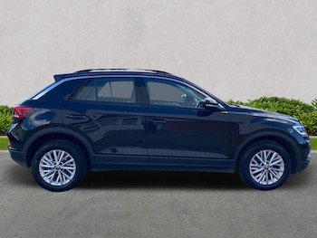 Used Volkswagen T-Roc 2023 for sale - 76070136: Photo 3