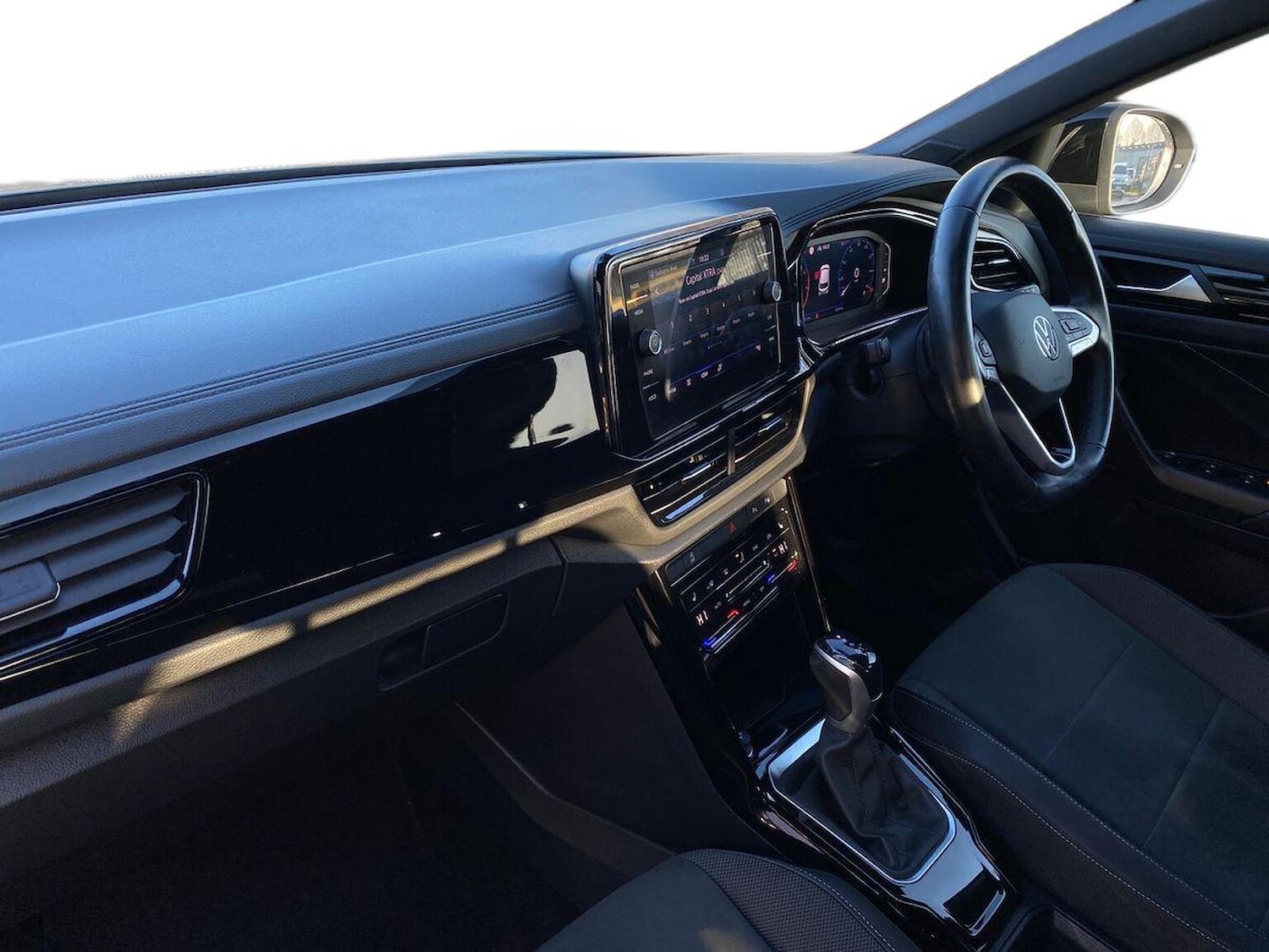 Used Volkswagen T-Roc 2022 for sale - 76794904: Photo 8