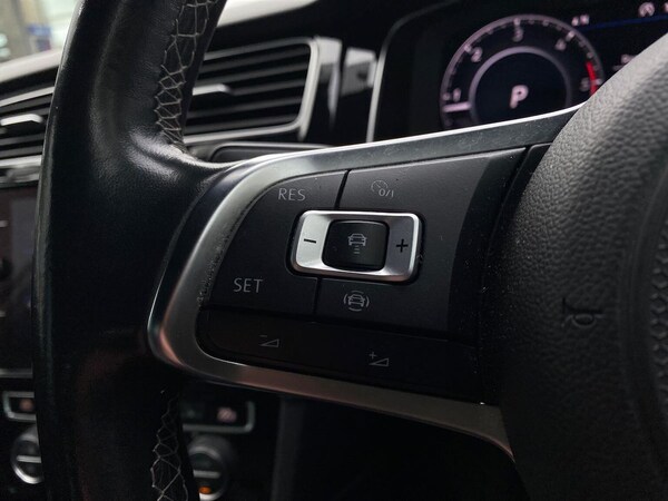Used Volkswagen Golf 2019 for sale - 76194471: Photo 25