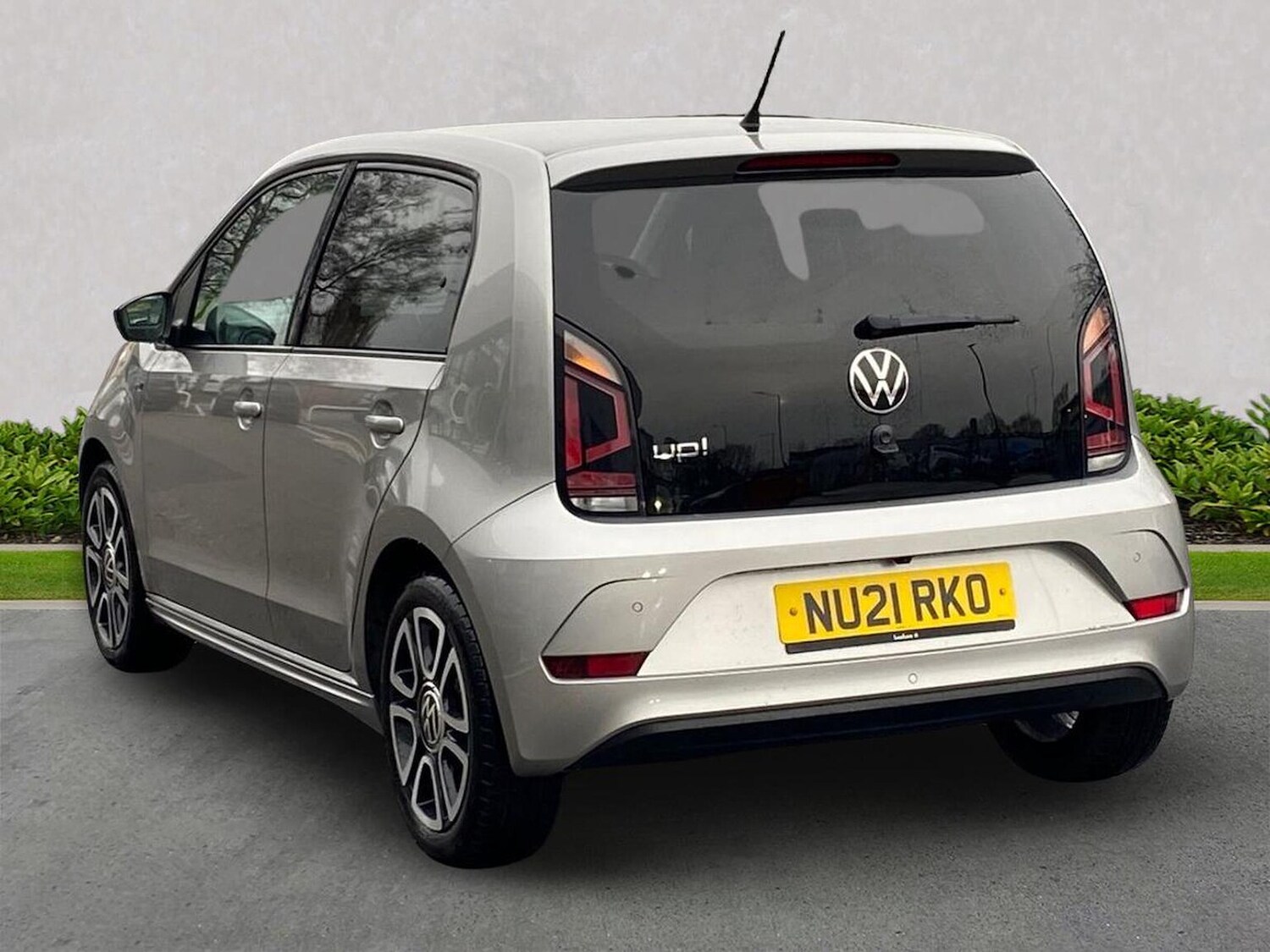 Used Volkswagen up! 2021 for sale - 76986984: Photo 2