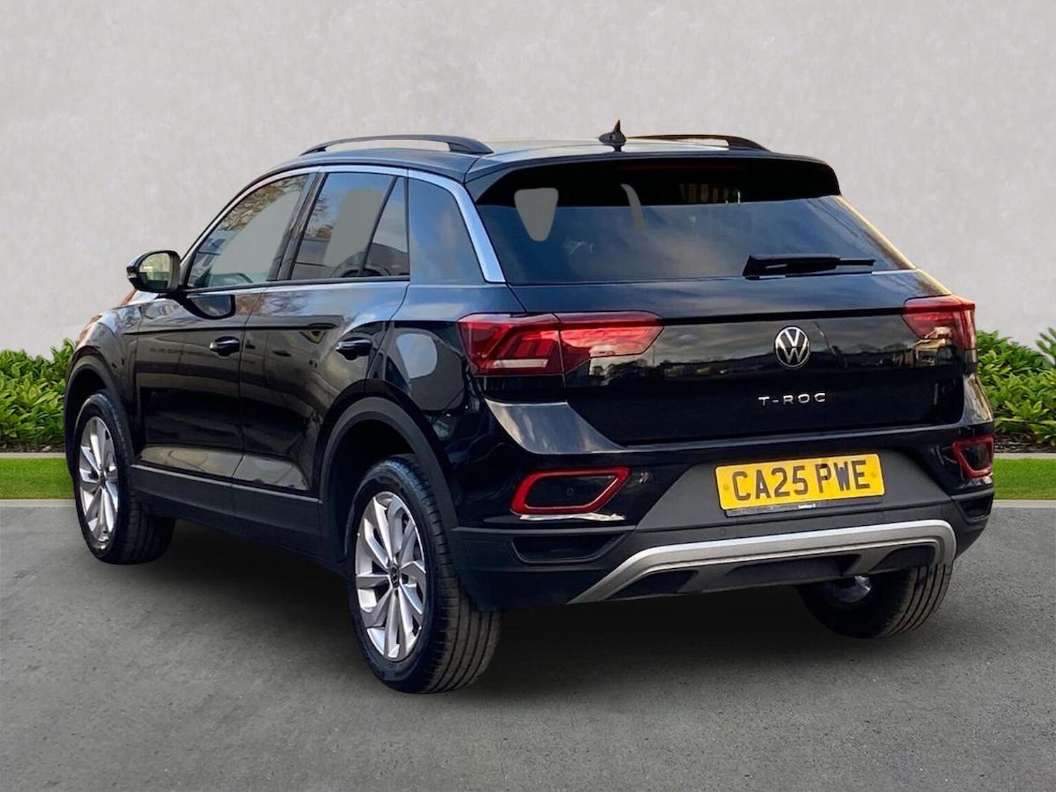 Used Volkswagen T-Roc 2025 for sale - 76605537: Photo 2