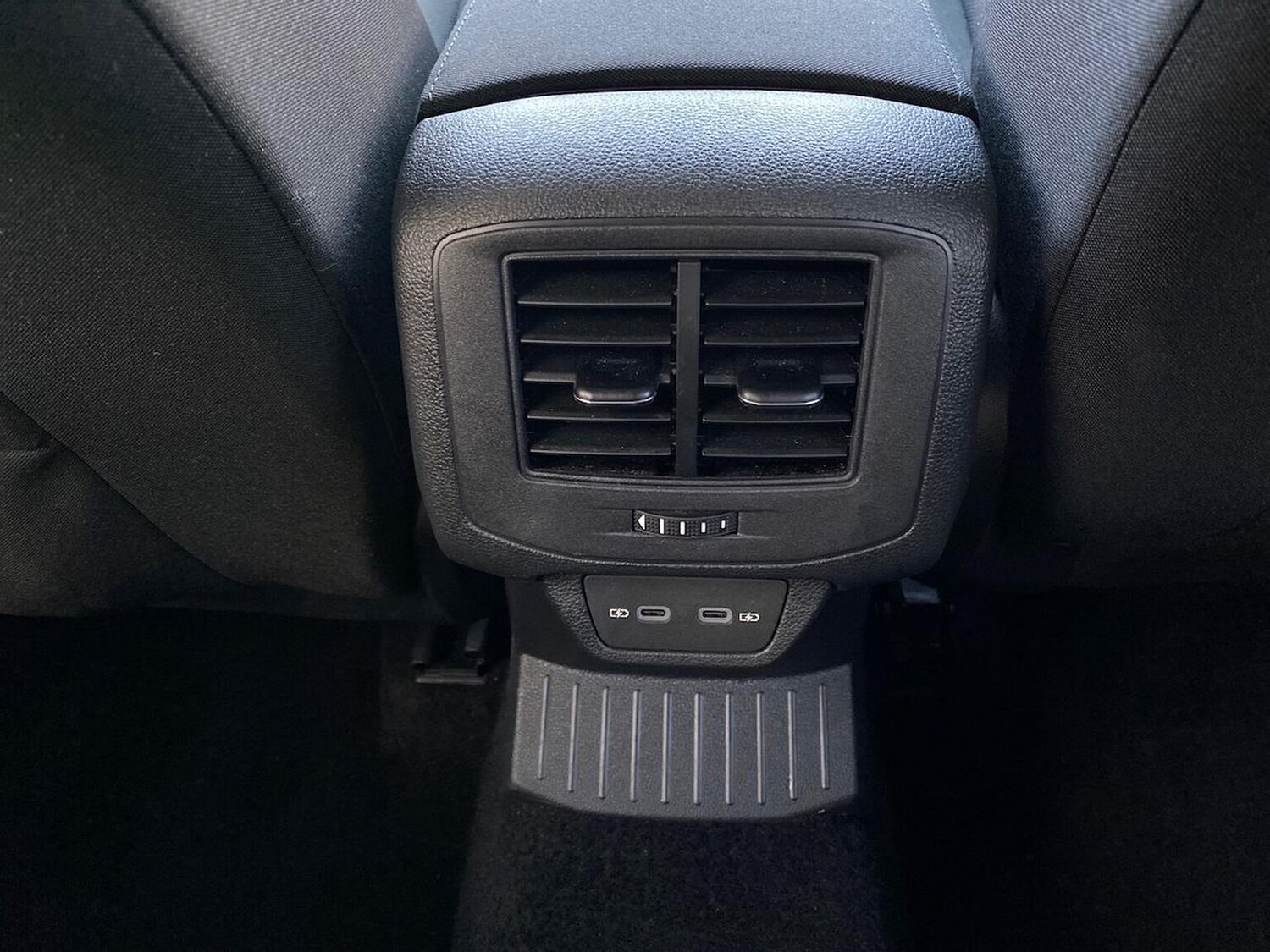 Used Volkswagen T-Roc 2025 for sale - 76605537: Photo 30