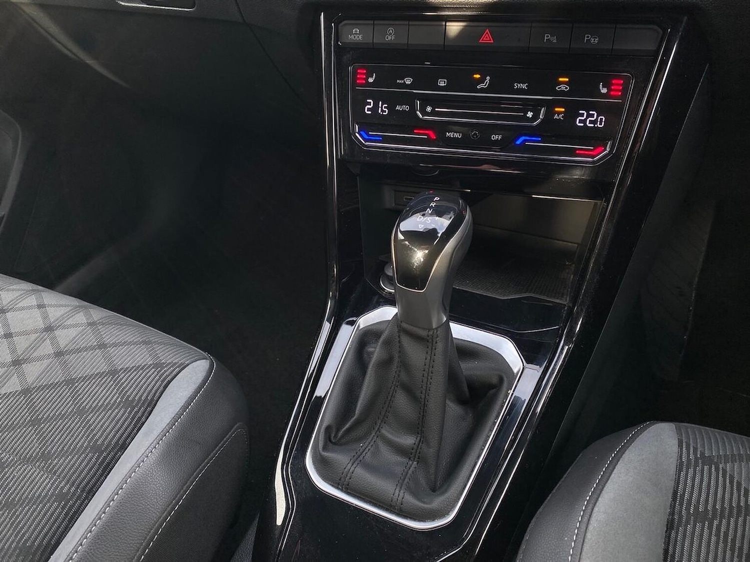 Used Volkswagen T-Roc 2022 for sale - 76741208: Photo 14