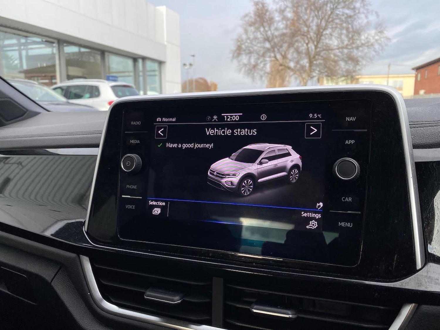 Used Volkswagen T-Roc 2022 for sale - 76741208: Photo 2