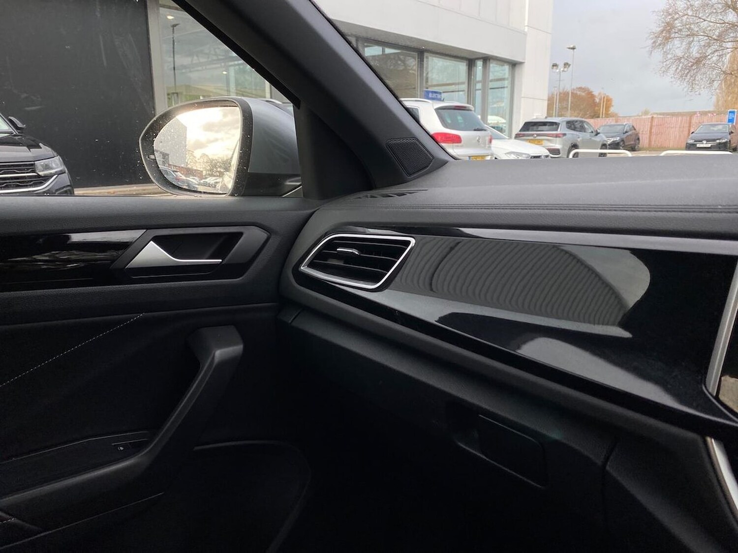 Used Volkswagen T-Roc 2022 for sale - 76741208: Photo 24