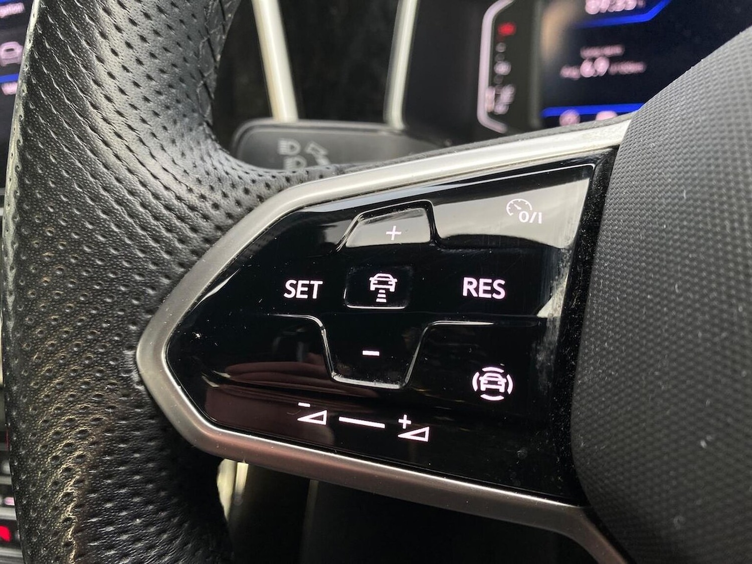 Used Volkswagen T-Roc 2022 for sale - 76741208: Photo 26