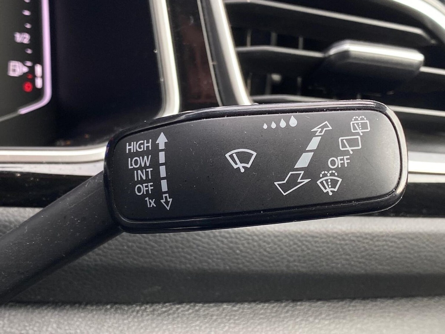 Used Volkswagen T-Roc 2022 for sale - 76741208: Photo 27