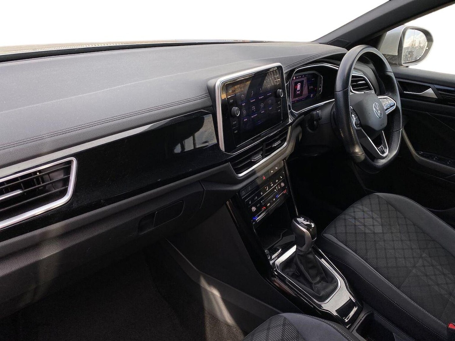 Used Volkswagen T-Roc 2022 for sale - 76741208: Photo 8