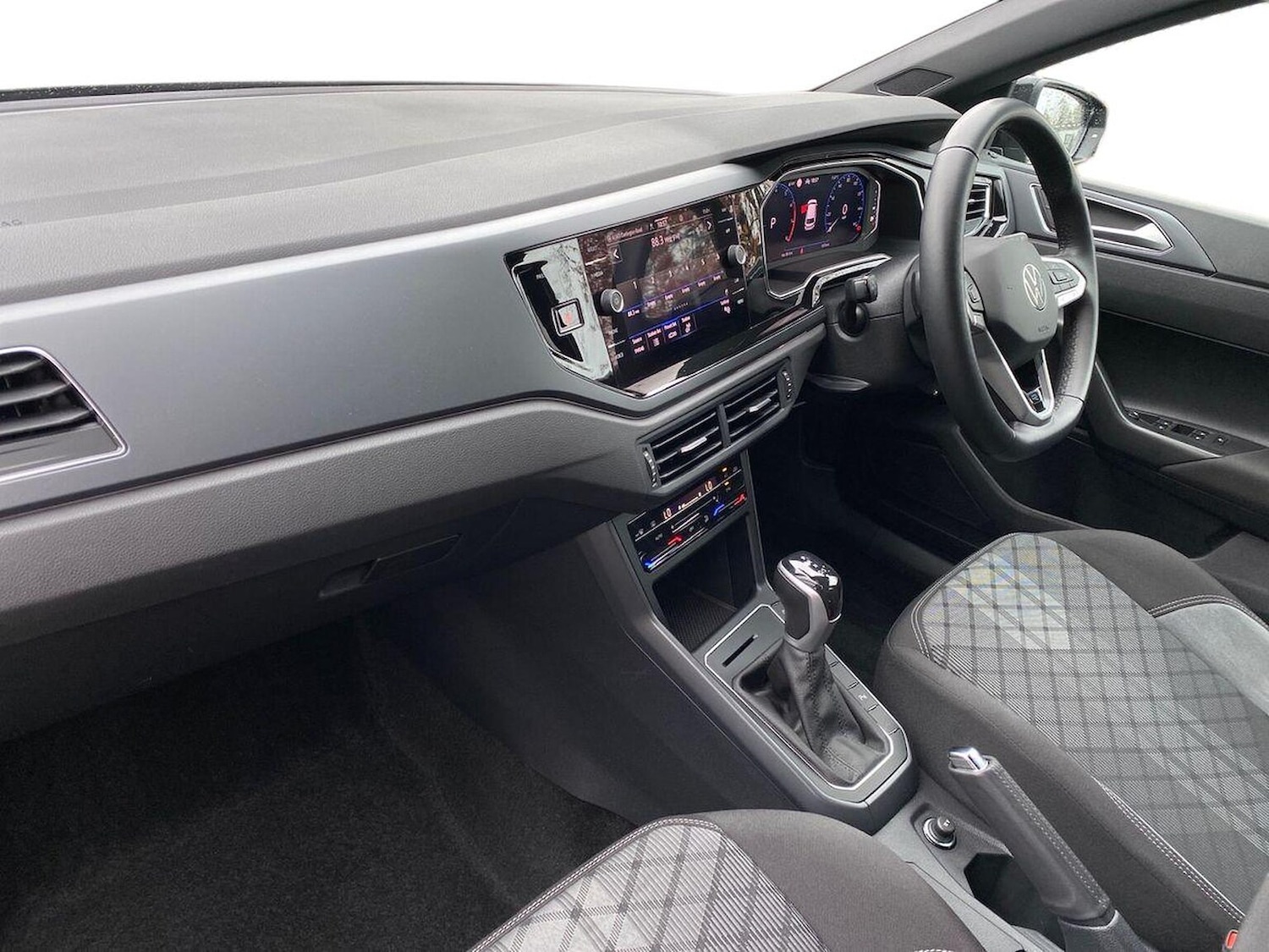 Used Volkswagen Polo 2024 for sale - 76477335: Photo 7