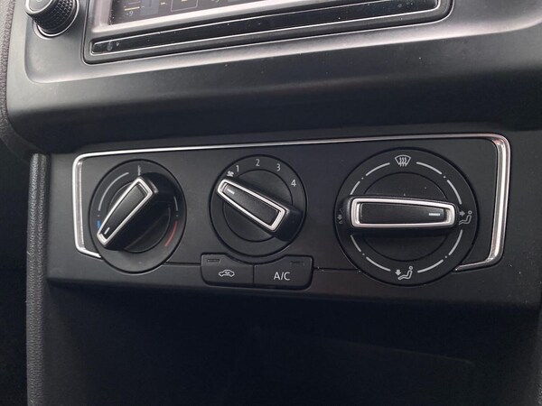 Used Volkswagen Polo 2015 for sale - 76181407: Photo 12