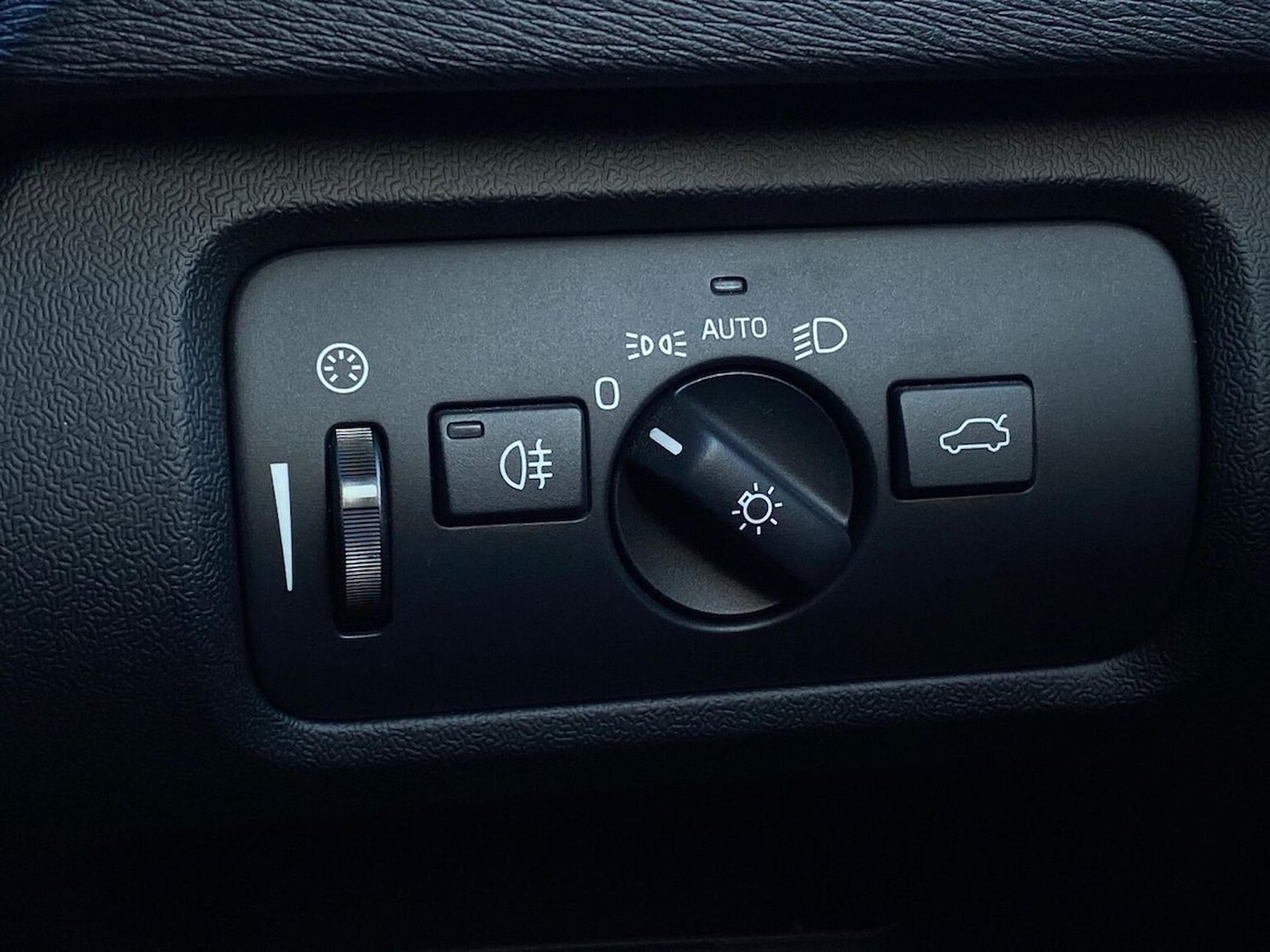 Used Volvo V40 2019 for sale - 76893261: Photo 12