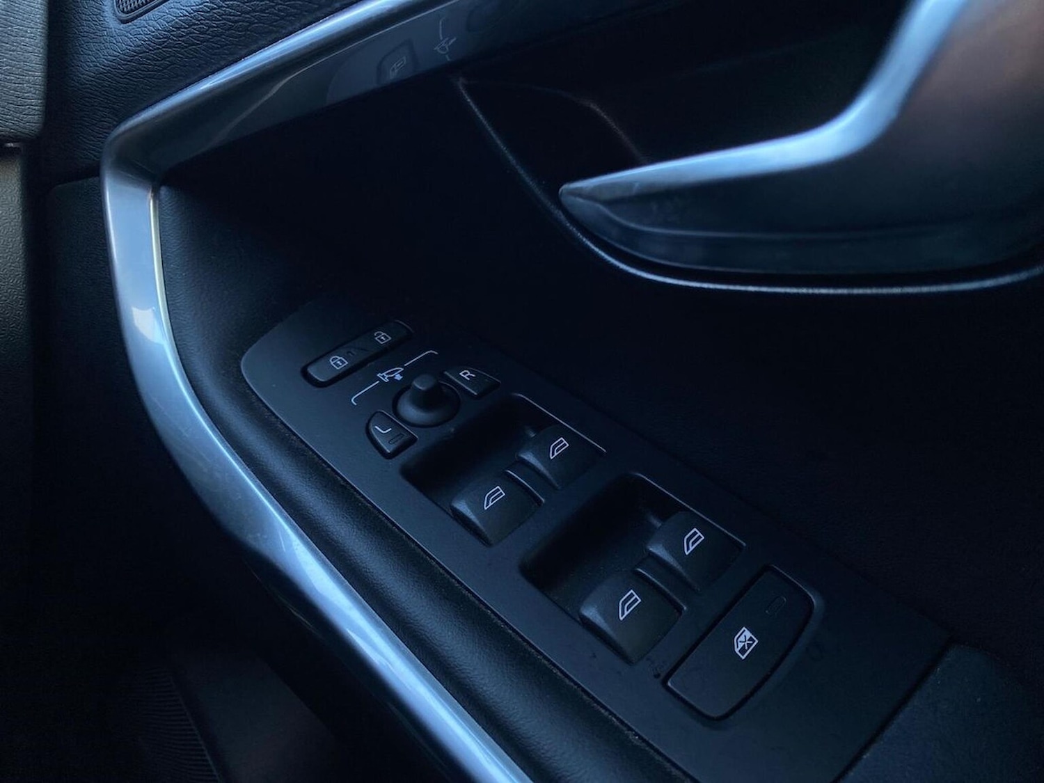 Used Volvo V40 2019 for sale - 76893261: Photo 21