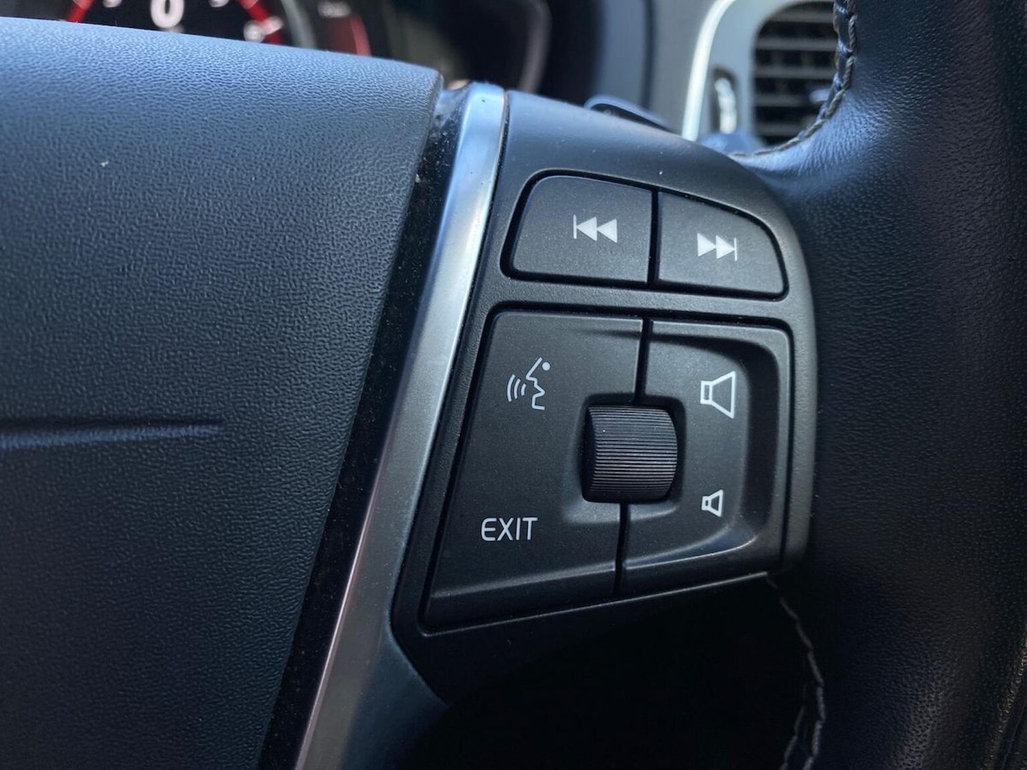 Used Volvo V40 2019 for sale - 76893261: Photo 25