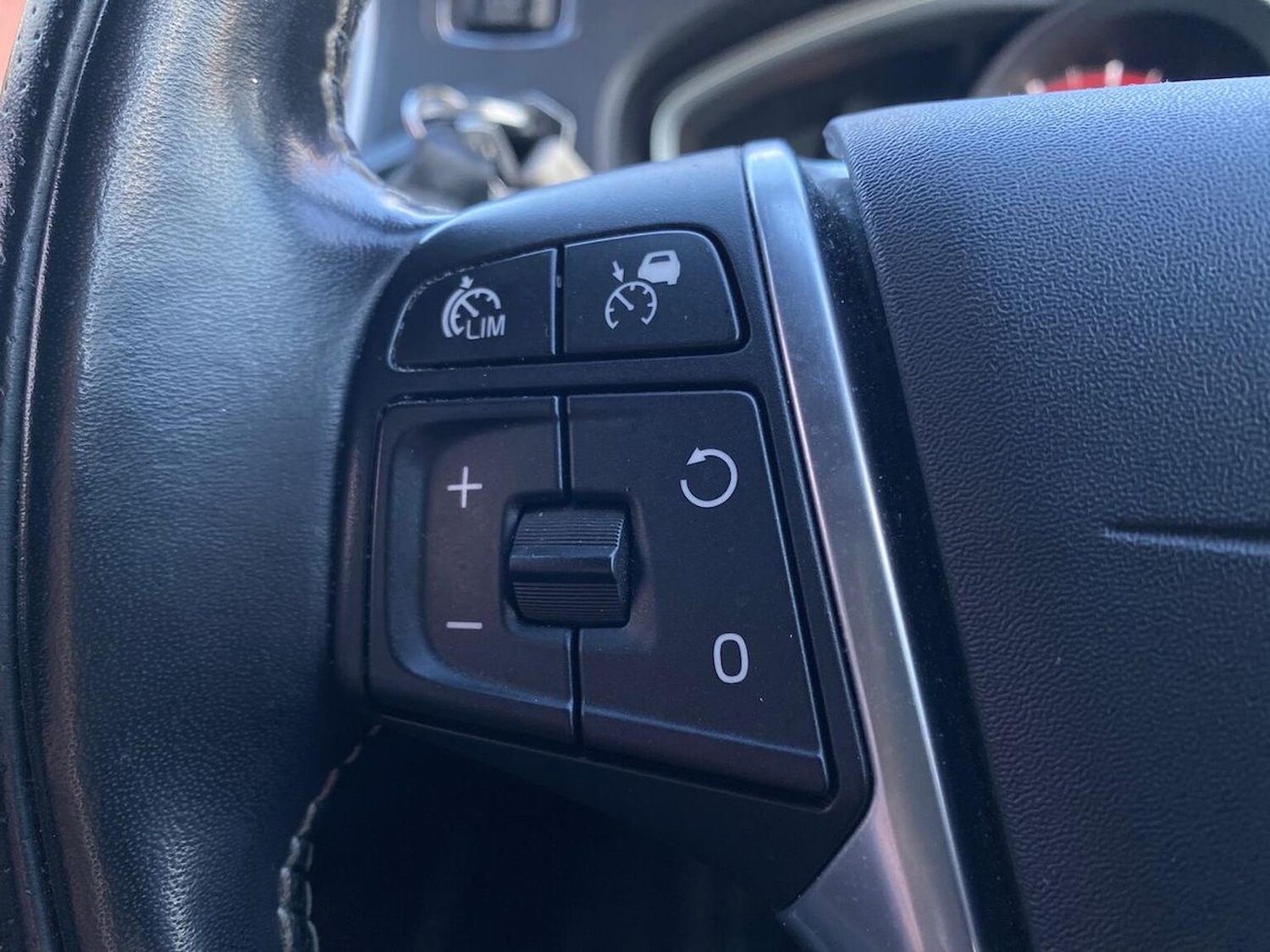 Used Volvo V40 2019 for sale - 76893261: Photo 26