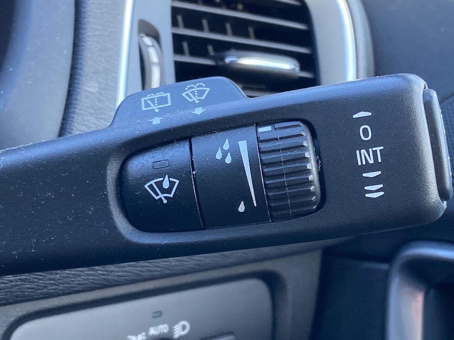 Used Volvo V40 2019 for sale - 76893261: Photo 27