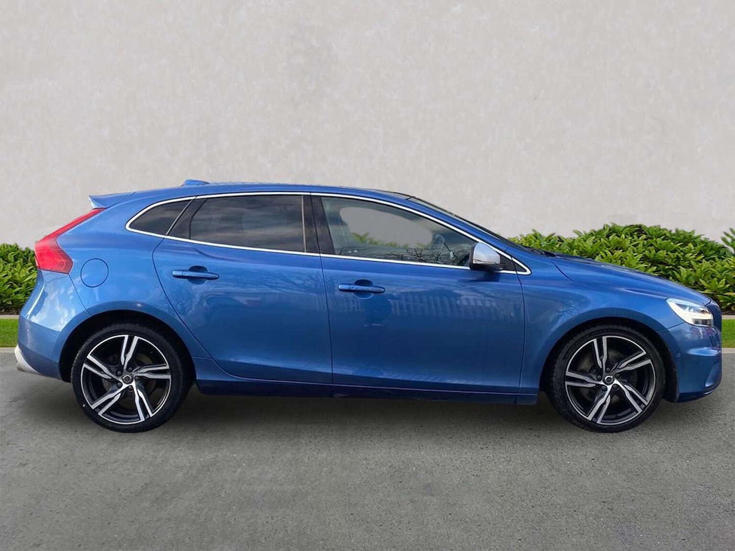 Used Volvo V40 2019 for sale - 76893261: Photo 3