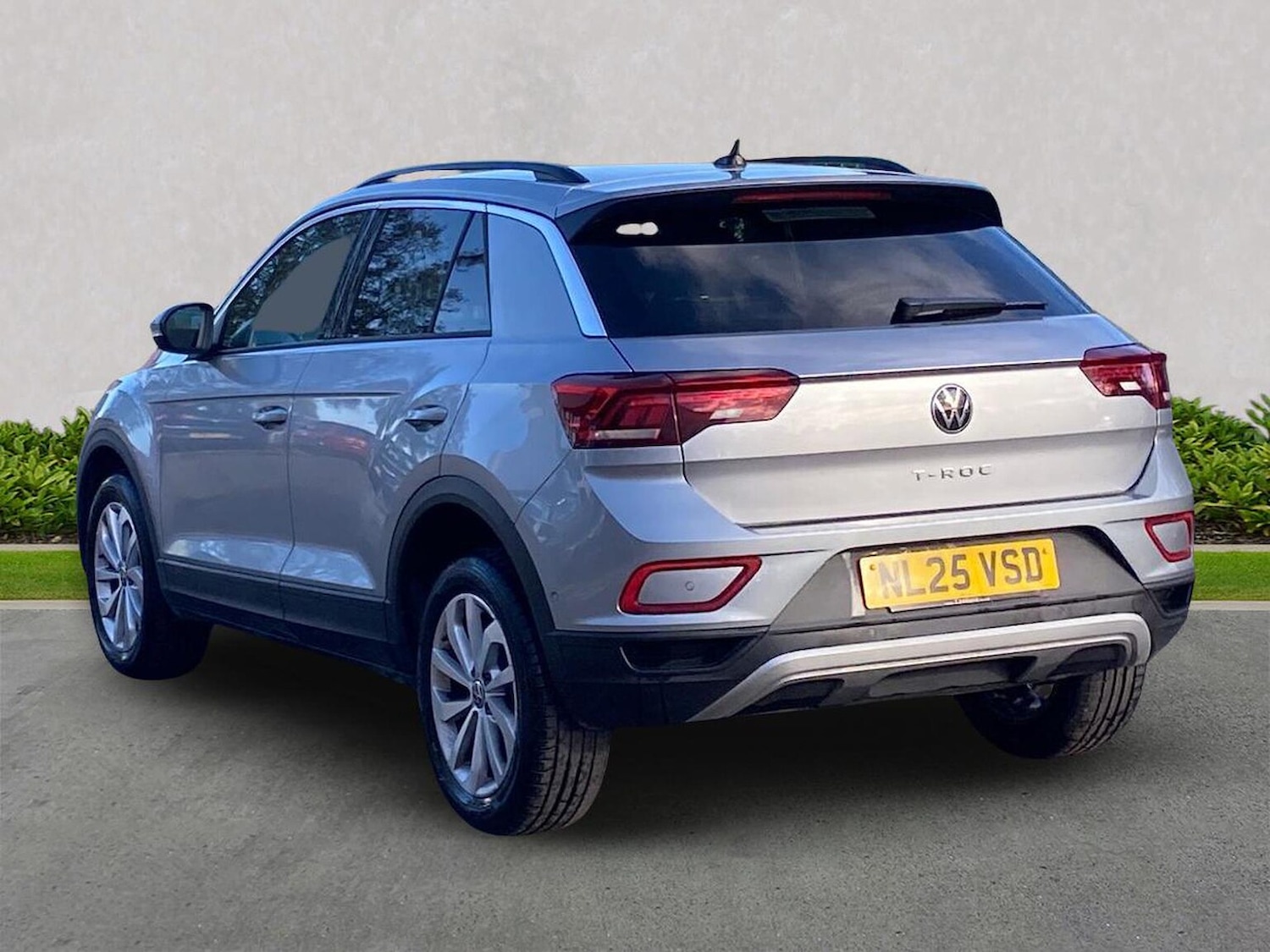 Used Volkswagen T-Roc 2025 for sale - 76396863: Photo 3
