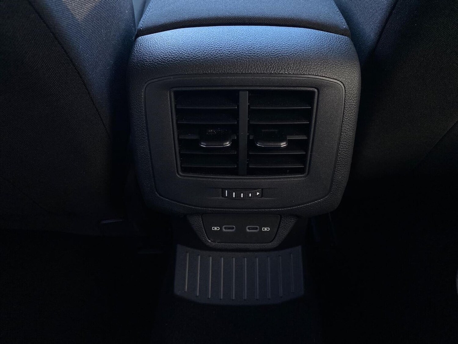 Used Volkswagen T-Roc 2025 for sale - 76396863: Photo 31