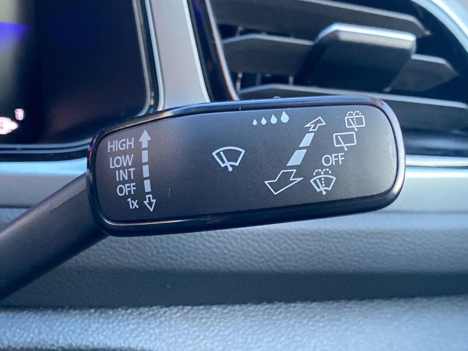 Used Volkswagen T-Roc 2025 for sale - 77528894: Photo 28