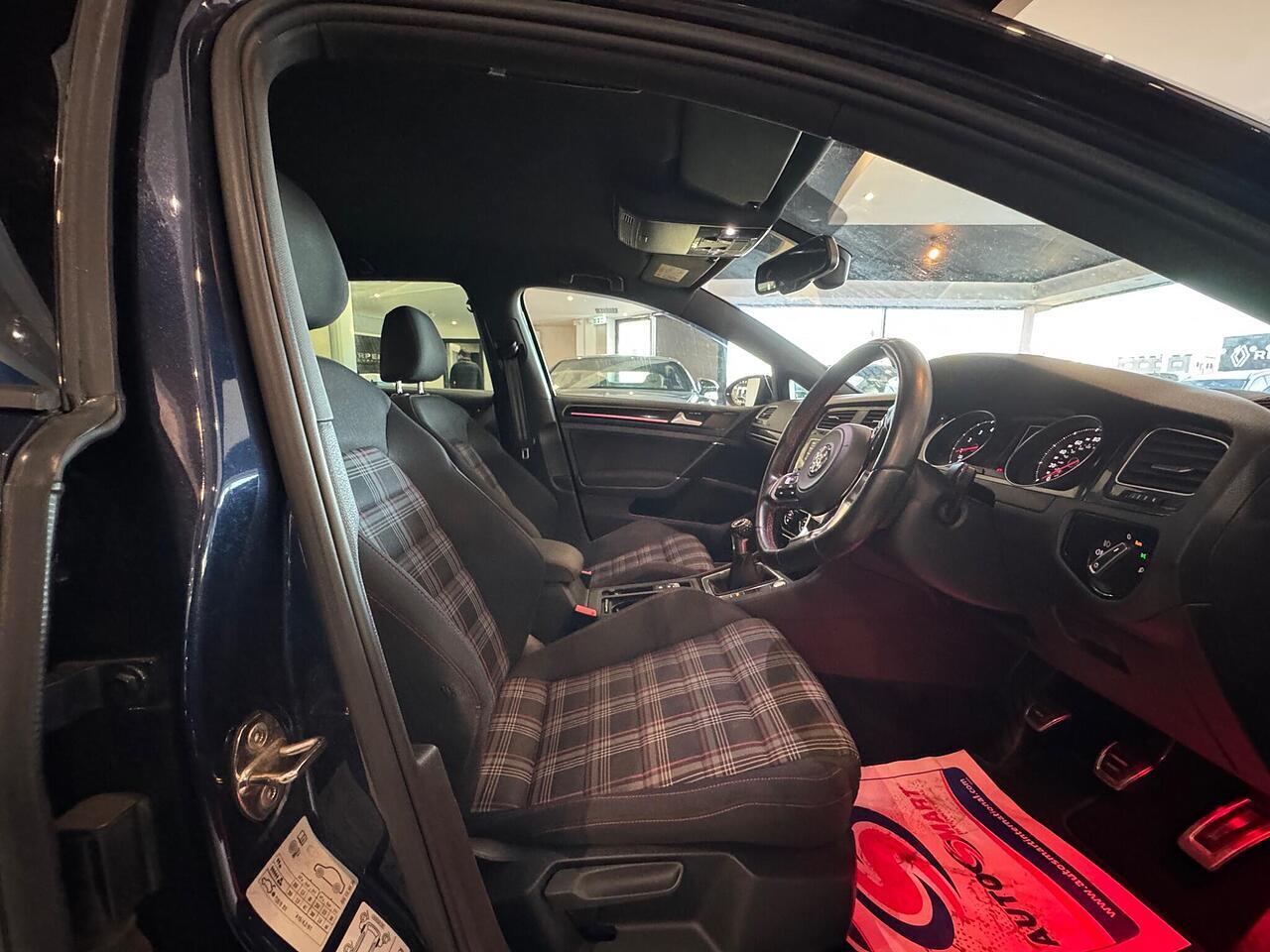 Used Volkswagen Golf 2015 for sale - 76765704: Photo 17