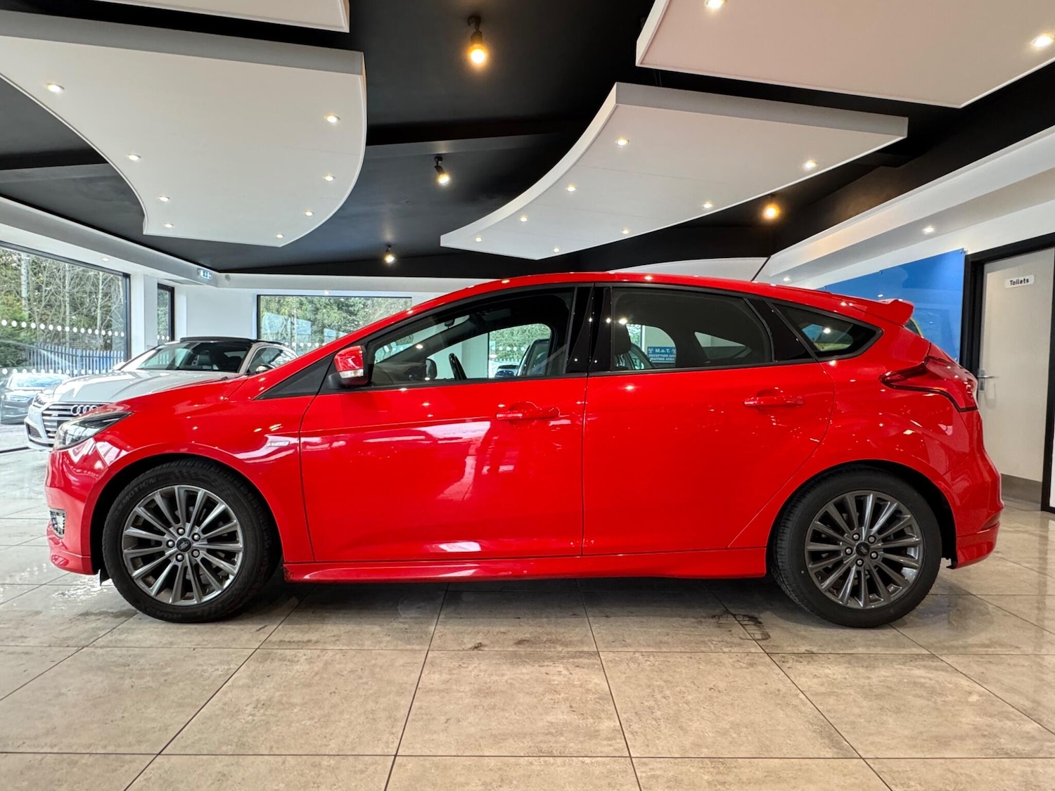 Used Ford Focus 2017 for sale - 76657082: Photo 2