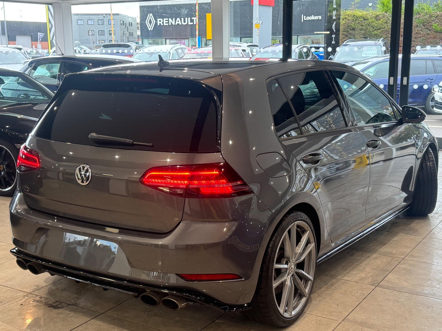 Used Volkswagen Golf 2019 for sale - 76689044: Photo 2