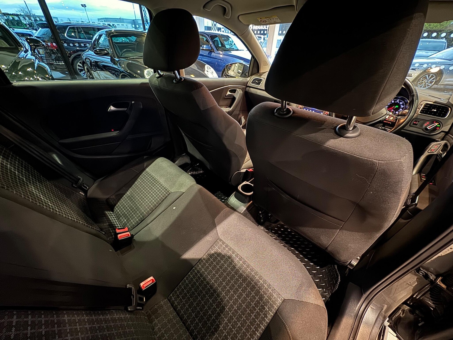 Used Volkswagen Polo 2017 for sale - 76484385: Photo 8