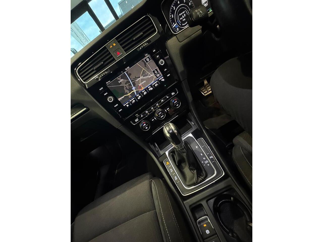 Used Volkswagen Golf 2017 for sale - 76689097: Photo 12